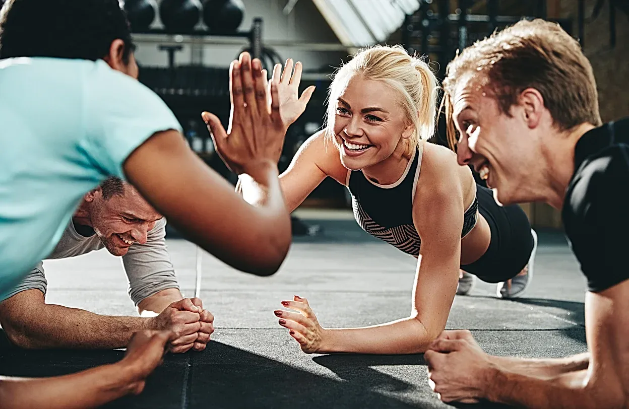 Gruppe von Menschen beim Sport machen