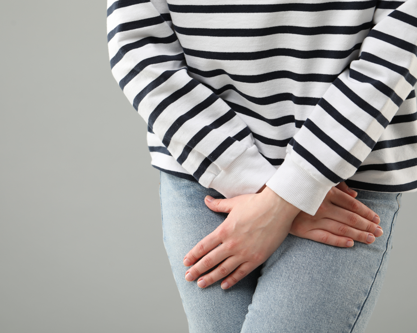 Frau muss auf die Toilette