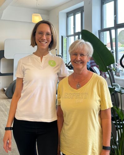 Patientin Petra Schön mit Therapeutin